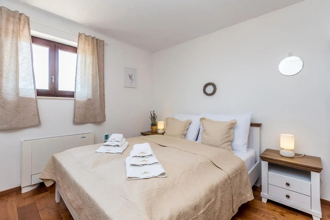 Holiday home Holiday House Casa D'Oro Strilcici