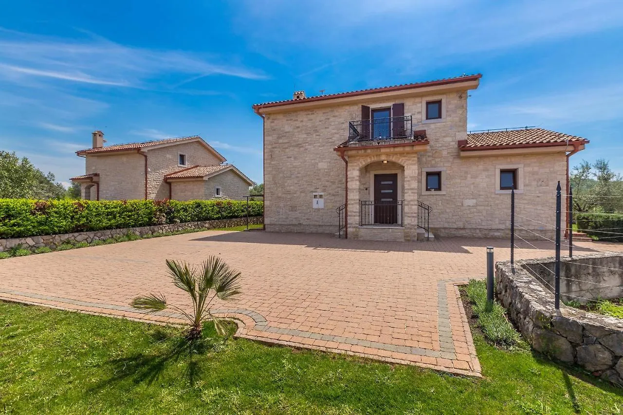 Holiday home Holiday House Casa D'Oro Strilcici