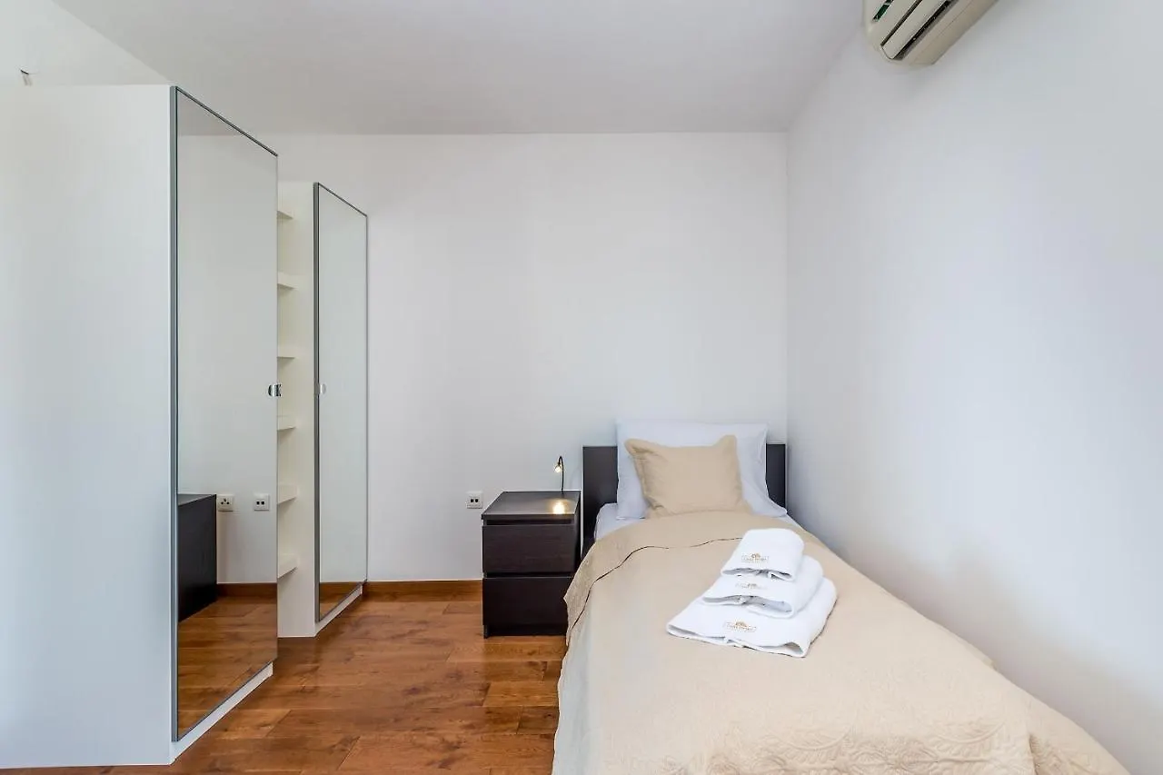 Holiday House Casa D'Oro Strilcici 0*,