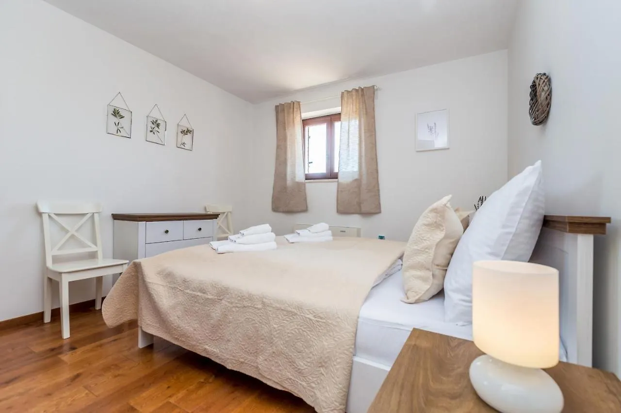 Holiday House Casa D'Oro Strilcici Holiday home